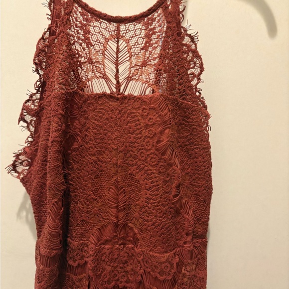 Maroon dress with lace overlay - Picture 4 of 7